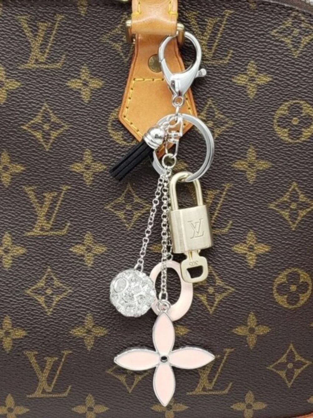 Authentic Louis Vuitton Gold Lock & Key 🔑 Unbranded Flower Keychain Charm